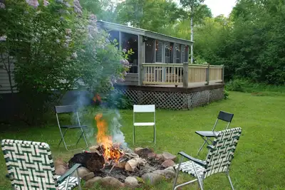 Image de 4 Bed 2 Bath Wooded Escape, à 10 minutes de la plage!