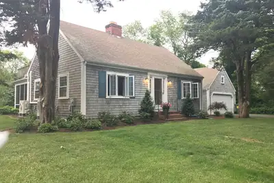 Image de 3 chambres à coucher Vues sur la baie, à 10 minutes à pied de la plage. Récemment rénové!
