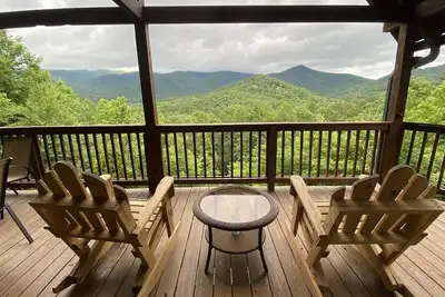 Image de À partir de $ 75nt 5 / 2-9 Magnifiques téléviseurs MultiPeak Mtn View 2-50 \"Wifi FirePit Stone Patio