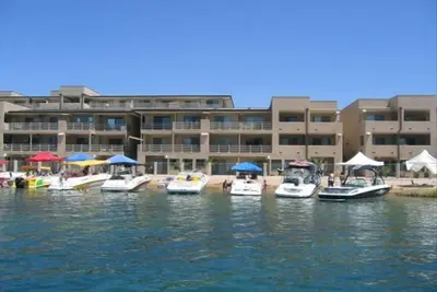 Image de Waterfront Kingsview Condo pour 12 personnes! 165 $ par nuit