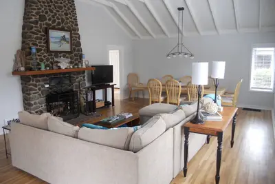 Image de Plage de l'autre côté de la rue / juilletAug Special / Vaste terrasse / retraite familiale / propre!