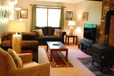 Image de Mountain-Themed Condo à Popular Seasons at Attitash Resort, WiFi, 2 téléviseurs Hd