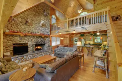 Image de Riverstone Lodge, l'un des deux lodges sur la rivière North Geogia Mountain, Ellijay, Ga.