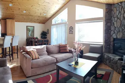 Image de Sierra Mountain's Cabin, près du lac Pinecrest et du domaine skiable de Dodge Ridge