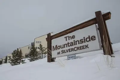 Image de Ski in / out 2 chambres + Loft avec Hot Tub, 2 3/4 bains à The Mountainside