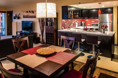 Image de Ilikai Hotel Partial Ocean View 2 Br Penthouse