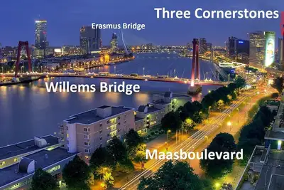 Image de Trois pierres angulaires de la vie moderne: Business, vie de luxe et de loisirs