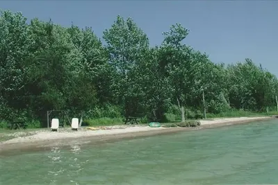 Image de Lakefront Cottage - Beaux motifs et grande plage de sable