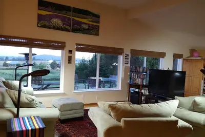 Image de Commodité de la ville, détente de la vie à la campagne, vues incroyables, adapté aux enfants