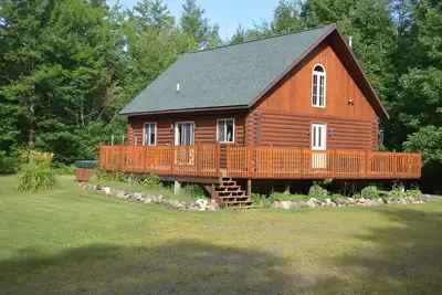Image de Belle Cabin Ponderosa Pine Log - Retreat Northwoods sur 10 acres
