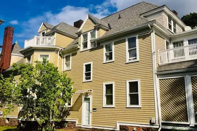 Image de Grande suite ensoleillée au sommet du manoir victorien de Corning, quartier agréable, près de la ville