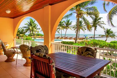 Image de Oceanfront 2 chambres 2 salles de bain Condo. Vue incroyable! 2 kayaks et 2 vélos inclus!