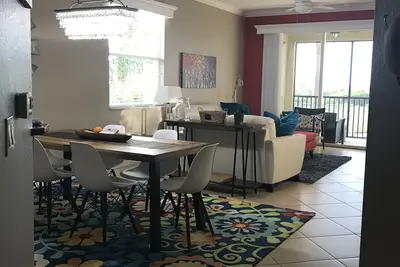 Image de Rénové en 2018 - tous les nouveaux meubles - 2 chambres / 2 salles de bains avec coin détente