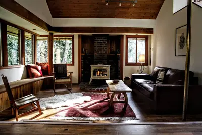 Image de Sanctuaire privé pour animaux de compagnie / famille sur 1/2 acre. Marchez jusqu'à Langley.