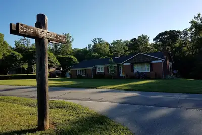 Image de Situé au centre du lac James. Près du Lake James State Park (Paddy's