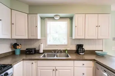 Image de Lovely 4 Bedroom Cape avec accès privé à la plage