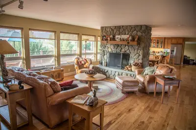 Image de Maison Sur La 16e Fairway pour les golfeurs, les pĂŞcheurs et les chasseurs
