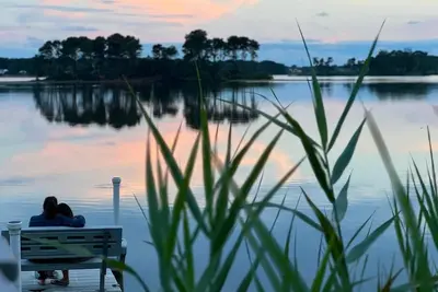 Image de Incroyable propriété Lakefront, quai privé avec accès direct à l'eau