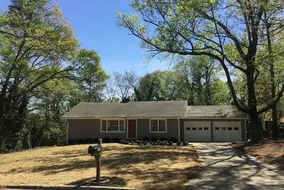 Image de Bungalow de luxe de charme à pied du canton St. Restaurants et boutiques - Animaux acceptés! !
