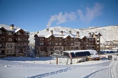Image de Ski In / Out Condo de luxe. 8 couchages dans des lits!