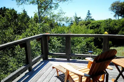 Image de Ocean Tree House - Vues sur la montagne, balcon enveloppant, intimité et sérénité