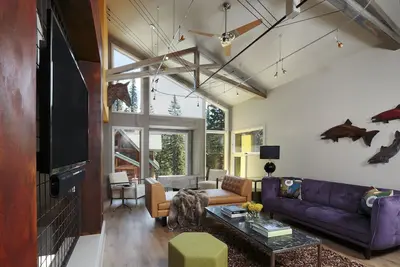 Image de Nouvelle Liste! Nouveau luxe contemporain Remodel-3br / 3. 5ba-Étapes vers les pentes