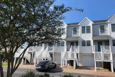 Image de Nouveau! ! 4br Bayfront Beauty w / Pool! Extra Clean 4br, maison modèle devant la baie