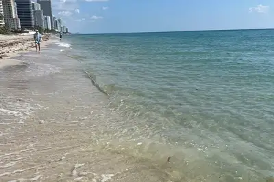 Image de The Tides BeachFront Condo avec des vues spectaculaires sur l'océan