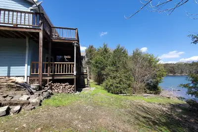 Image de Owl'S Nest - Énorme maison au bord du lac 4+ chambres / 3. 5 bain avec marche facile à l'eau!
