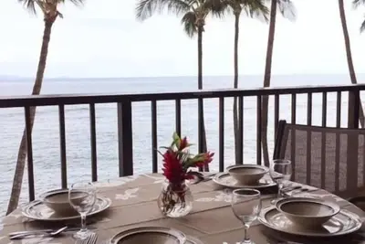 Image de Paradis avec une vue d'un million de dollars depuis Oceanai Lanai!