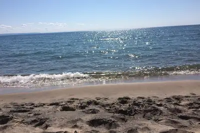 Image de Log Cabin avec accès privé à la plage de sable et à la forêt - Balm Beach - Tondakea