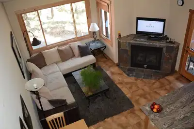 Image de Ski In & Out - Condo de piste de ski au dernier étage (unité assez fin) et équipements du complexe