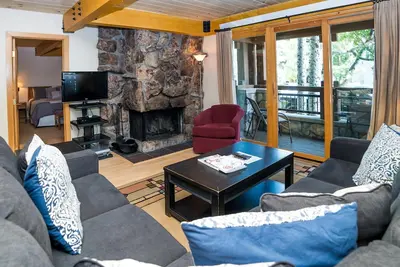 Image de Confortable rez-de-chaussée avec trois chambres et balcon priv������