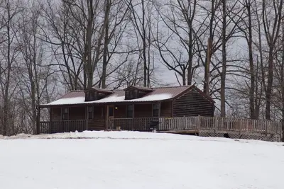 Image de Près des grottes; Jacuzzi; WiFi, Deck, Grill, Fire Pit, Animaux acceptés, 5+ acres