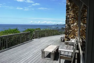 Image de Vue magnifique sur l'océan avec des escaliers à la plage