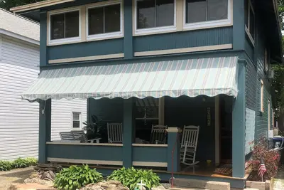 Image de Classic Lakeside Cottage, emplacement privilégié - en face de Hoover Auditorium