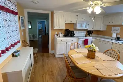 Image de Attn: Boat Show-Pristine 2br First Floor - Tarif: Veuillez renseigner