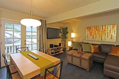 Image de Contemporain contemporain 3 chambres 2 salles de bain avec A C et parking étapes à sable / promenade