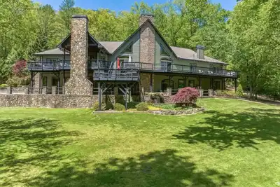 Image de Riverfront Toccoa Lodge de luxe - 24 personnes +, cinéma maison, de superbes vues, et plus