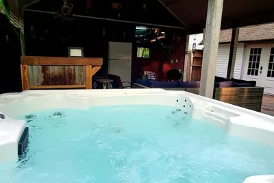 Image de \"Chalet ombragé\" Broken Bow Lake, Beavers Bend, terrain de golf