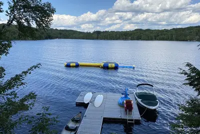 Image de Cottage familial à louer avec trampoline aquatique, 2 Sup, canoë, kayak