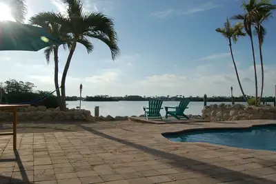Image de Coco Plum Paradise • Maison privée au bord de la baie • Piscine, bain à remous, quai et vue