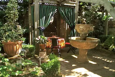 Image de Jardin Appartement Situé dans un magnifique vieille maison victorienne