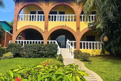 Image de Ocean Front Beach Estate / Magnifique Punto Palmarcito