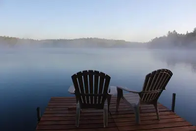Image de Little Trout Lake Cabin sur la chaîne immaculée de Wabana: vues, boisé, dortoir