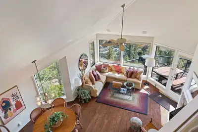 Image de Vue imprenable sur la rivière, près de la montagne, bain à remous privé