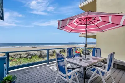 Image de Charmante maison de plage juste sur le sable! Chaque chambre a vue sur l'océan!