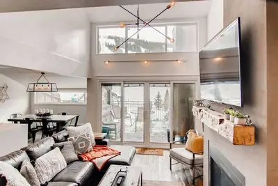 Image de True Ski-In, Ski-Out, Luxe moderne, Patio incroyable, bain à remous