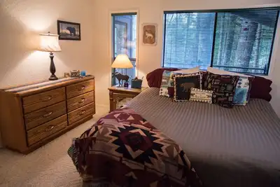 Image de Maison de forêt tranquille avec jacuzzi, sauna et accès à la piscine - Near Coal Creek
