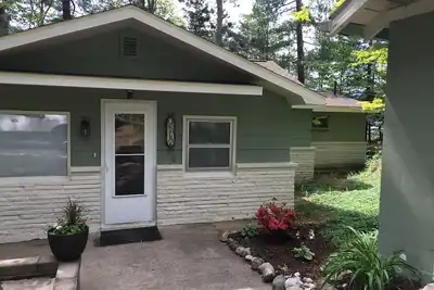 Image de Superbe Lakefront Cottage - Bateau ponton disponible aussi!